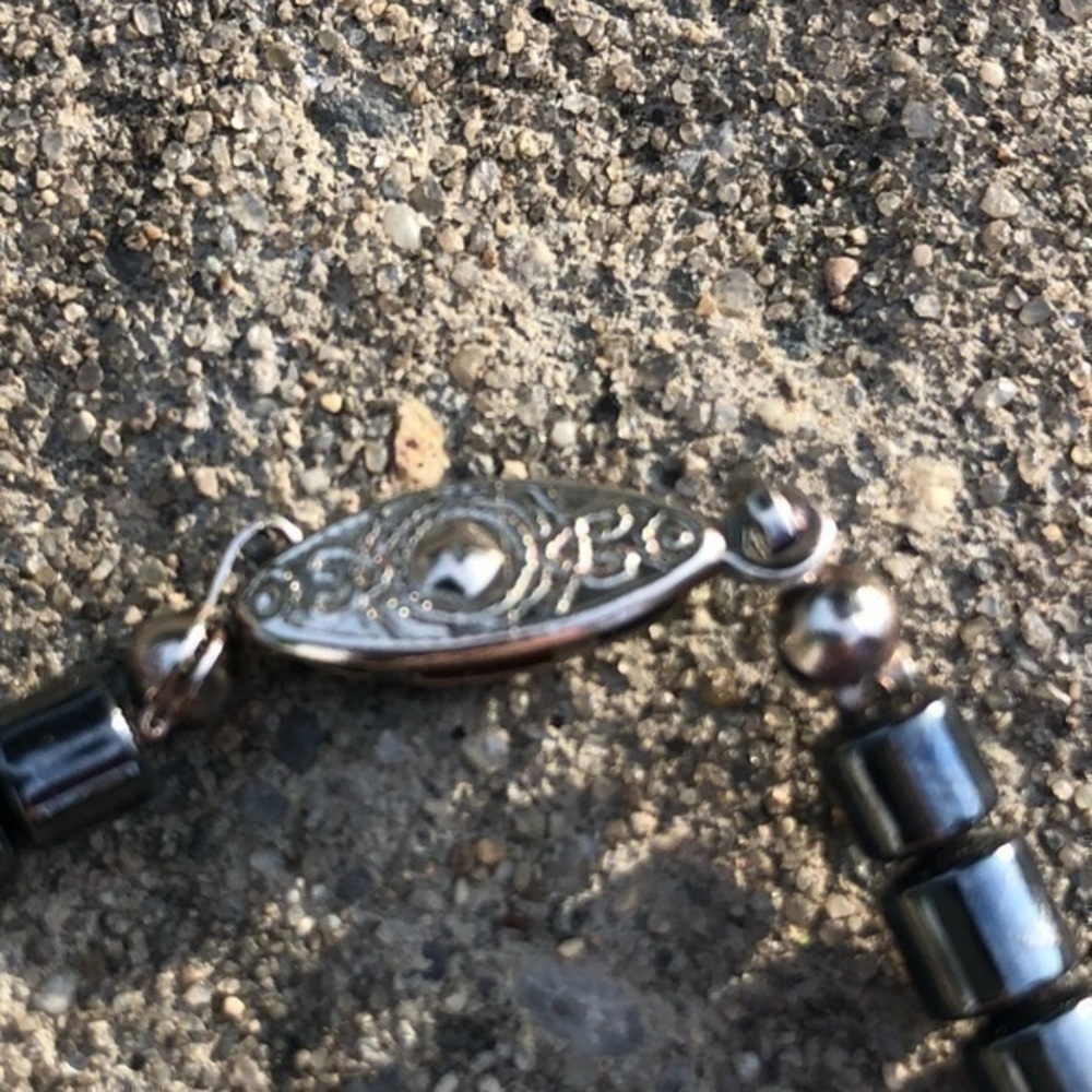 Hematite Metallic silver statement necklace - Picture 7 of 9